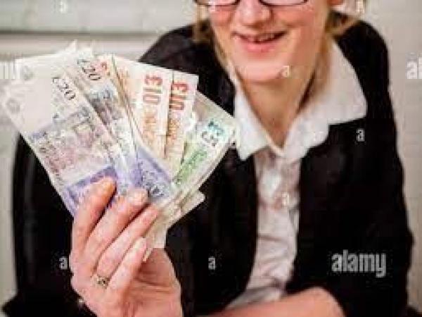  Hitel kínál az egyének közötti súlyos