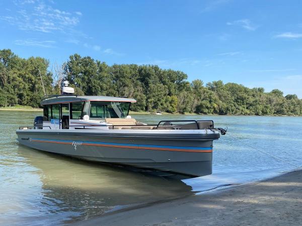 Axopar 37 Cross Cabin