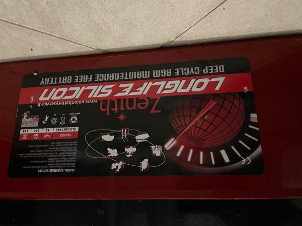 Eladó 4 db Zenith Longlife AGM DEEPCYCLE akkumulátor 260 Amp. + 4db okostöltő