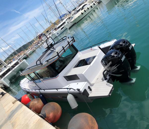 Axopar 37 Cross Cabin