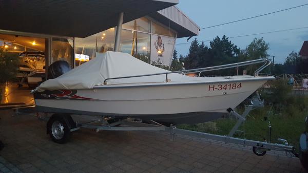 FÜKE 490-es középkonzolos motorcsónak YAMAHA 60LE 