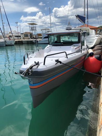 Axopar 37 Cross Cabin
