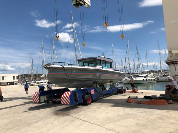 Axopar 37 Cross Cabin