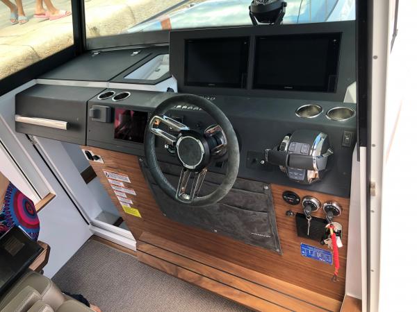 Axopar 37 Cross Cabin