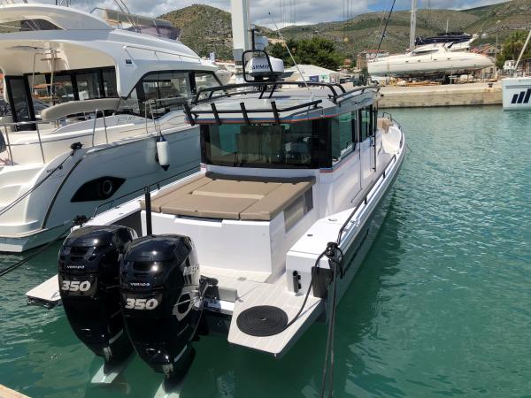 Axopar 37 Cross Cabin