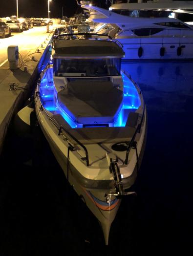 Axopar 37 Cross Cabin
