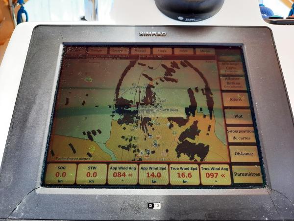 Simrad hajós navigációs rendszer radarral, térképekkel