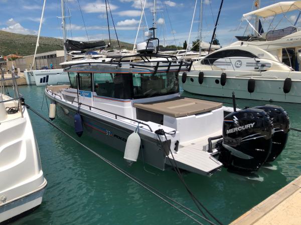 Axopar 37 Cross Cabin