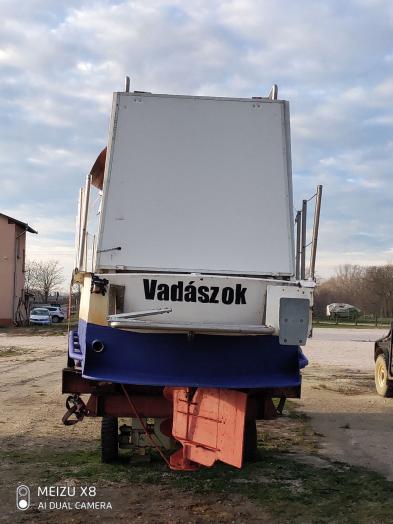 Eladó egyedi Bausch kishajó 