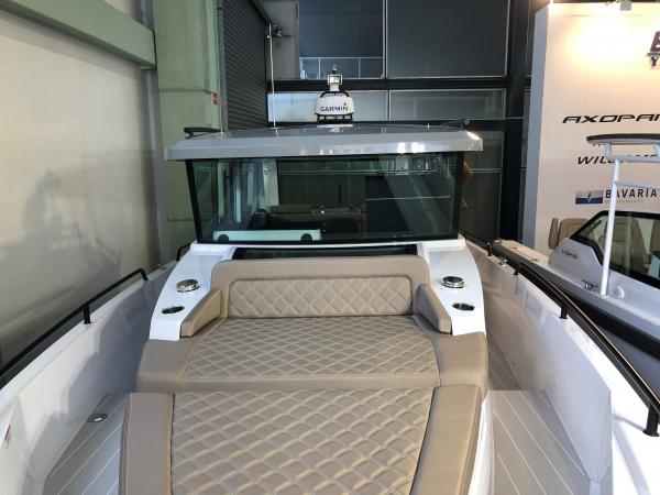 Axopar 37 Cross Cabin